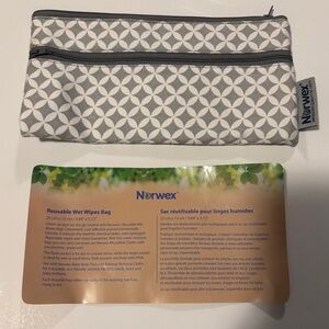 Norwex Gray and White Geometric Resuable Wet Wipes Pouch